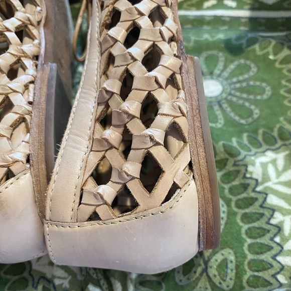 Jeffrey Campbell Leather Open Weave Tie Shoes.  Size 8US, 39EU.  EUC. Neutral - Picture 8 of 13